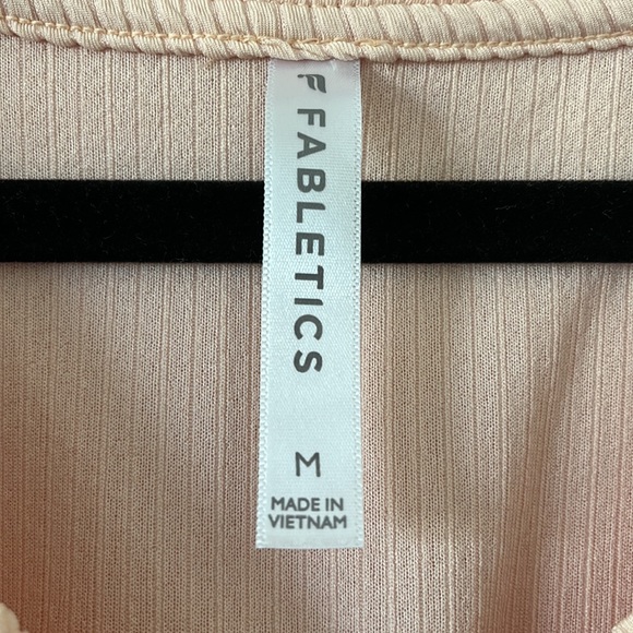 Fabletics peach color, short sleeve, V-neck, crop top. Size Medium - Picture 2 of 3